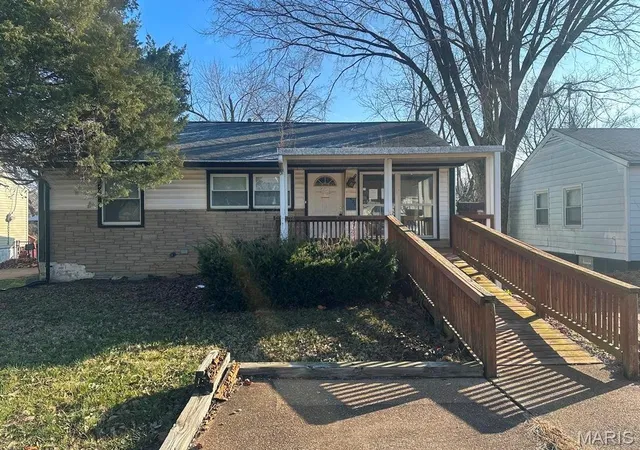 Photo 1 of Sale Pending at 10370 Renfrew Dr, Saint Louis, MO 63137 | MLS# MIS26052404 | Listing updated on 2026-08-20