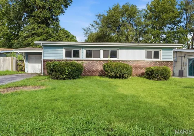 Photo 1 of Sale Pending at 6820 Waterleigh Dr, Saint Louis, MO 63134 | MLS# MIS26052416 | Listing updated on 2026-09-22