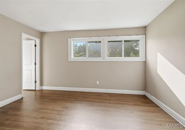 Photo 3 of Sale Pending at 6820 Waterleigh Dr, Saint Louis, MO 63134 | MLS# MIS26052416 | Listing updated on 2026-09-22