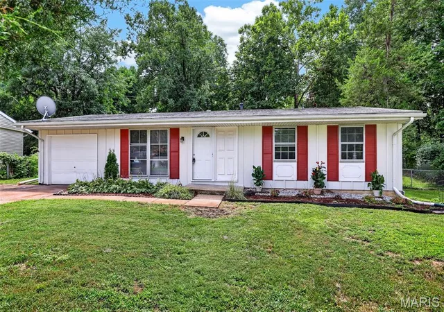 1st image of 1110 Burgundy Ln, Ballwin, MO 63011 | MLS# MIS26052420