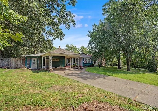 Photo 3 of Sale Pending at 2612 Maria Louise Ln, Cape Girardeau, MO 63701 | MLS# MIS26052426 | Listing updated on 2026-08-31