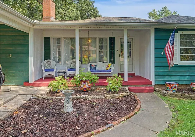 Photo 3 of Sale Pending at 2612 Maria Louise Ln, Cape Girardeau, MO 63701 | MLS# MIS26052426 | Listing updated on 2026-08-31