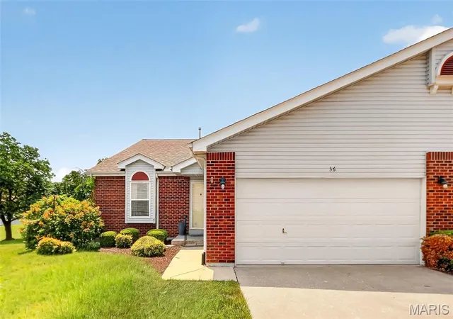 Photo 2 of Sale Pending at 36 Lienemann Ct, Saint Peters, MO 63303 | MLS# MIS26052432 | Listing updated on 2026-09-01