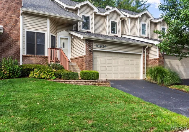 Photo 1 of Sale Pending at 10939 Vauxhall Dr, Saint Louis, MO 63146 | MLS# MIS26052442 | Listing updated on 2026-09-29