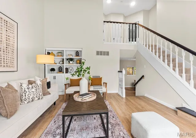Photo 3 of Sale Pending at 10939 Vauxhall Dr, Saint Louis, MO 63146 | MLS# MIS26052442 | Listing updated on 2026-09-29