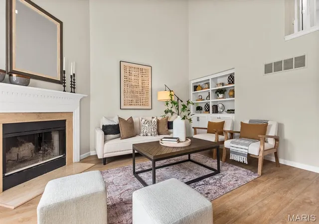 Photo 4 of Sale Pending at 10939 Vauxhall Dr, Saint Louis, MO 63146 | MLS# MIS26052442 | Listing updated on 2026-09-29