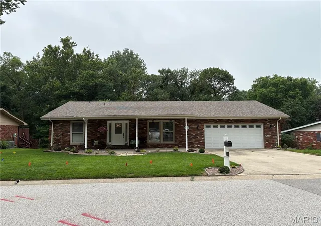 Photo 1 of Single family home for sale at 344 Sherwood Dr, Glen Carbon, IL 62034 | MLS# MIS26052443 | Listing updated on 2026-08-14
