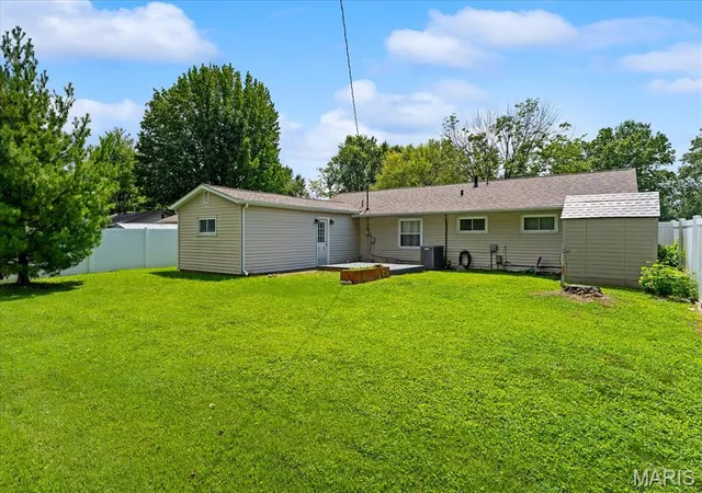 Photo 37 of Single family home for sale at 209 Pleasant Ridge Rd, Fairview Heights, IL 62208 | MLS# MIS26052447 | Listing updated on 2026-08-31