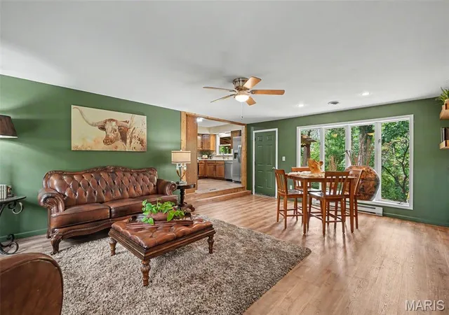 Photo 3 of Sale Pending at 34 Oakwood Ln, Warrenton, MO 63383 | MLS# MIS26052451 | Listing updated on 2026-08-26