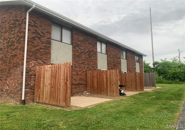 Photo 3 of Multi family home for sale at 2516 & 2520 Eastview, Belleville, IL 62221 | MLS# MIS26052458 | Listing updated on 2026-10-02