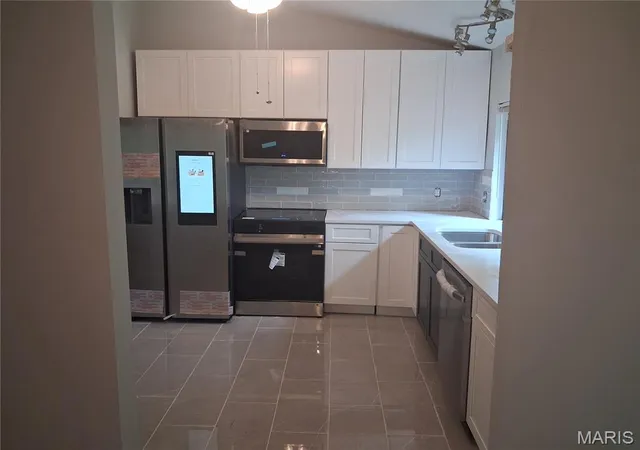 3rd image of 5432 Trailbend Dr, Black Jack, MO 63033 | MLS# MIS26052465