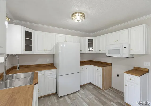 Photo 2 of Sale Pending at 74 Kathy Ln, Poplar Bluff, MO 63901 | MLS# MIS26052466 | Listing updated on 2026-09-25