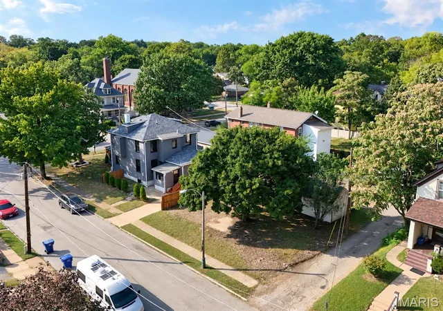 Photo 3 of Single family home for sale at 2118 Mccausland Ave, St Louis, MO 63143 | MLS# MIS26052472 | Listing updated on 2026-10-19