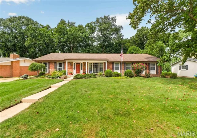 2nd image of 1331 Lockett Ln, Saint Louis, MO 63122 | MLS# MIS26052484
