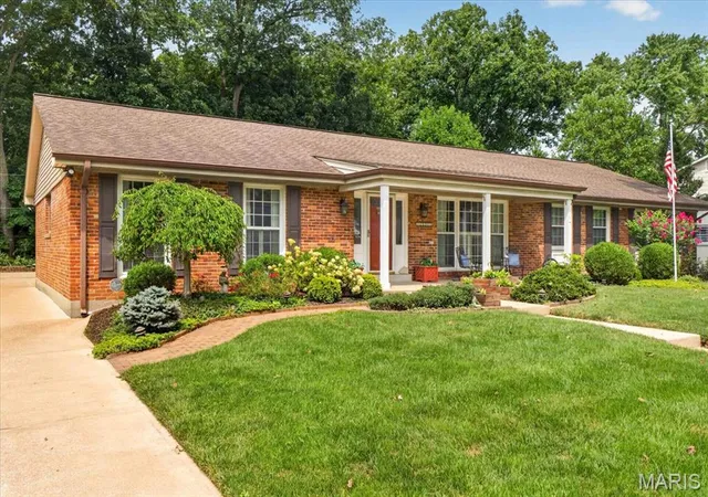 Photo 3 of Single family home for sale at 1331 Lockett Ln, Saint Louis, MO 63122 | MLS# MIS26052484 | Listing updated on 2026-09-05