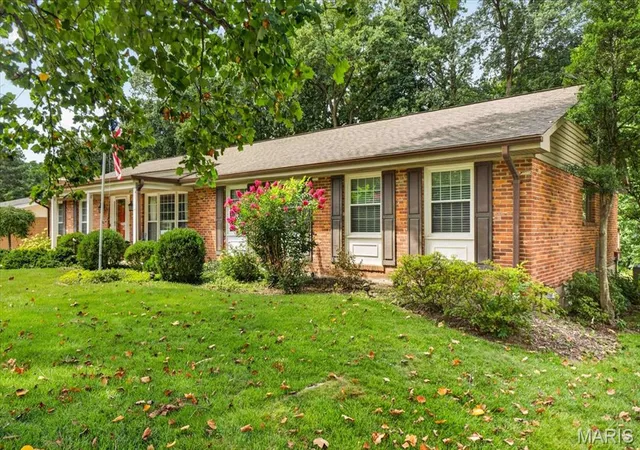 Photo 3 of Single family home for sale at 1331 Lockett Ln, Saint Louis, MO 63122 | MLS# MIS26052484 | Listing updated on 2026-09-05