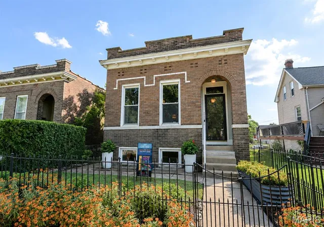 Photo 1 of Sale Pending at 3658 French Ave, Saint Louis, MO 63116 | MLS# MIS26052485 | Listing updated on 2026-09-21
