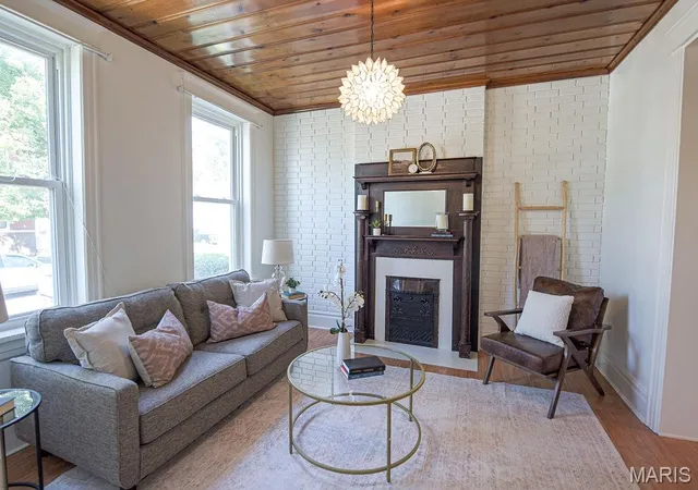 Photo 3 of Sale Pending at 3658 French Ave, Saint Louis, MO 63116 | MLS# MIS26052485 | Listing updated on 2026-09-21