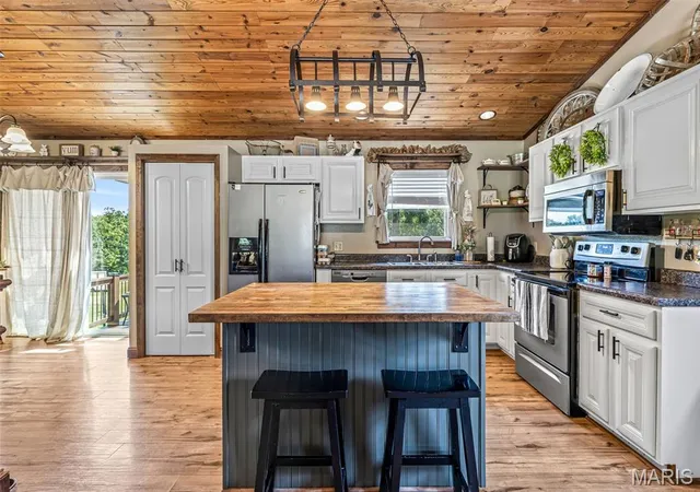 Photo 3 of Single family home for sale at 1210 Mossy Oak Ct Ct, Irondale, MO 63648 | MLS# MIS26052486 | Listing updated on 2026-09-18