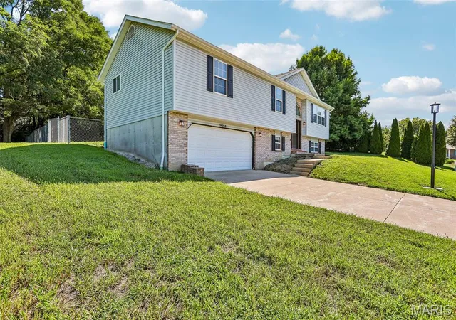 Photo 2 of Single family home for sale at 34058 Sailboat Ct, Brighton, IL 62012 | MLS# MIS26052489 | Listing updated on 2026-08-20