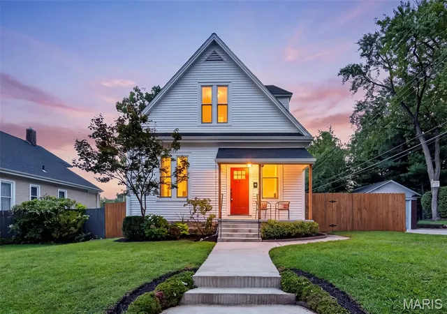 1st image of 118 Lindenwood Ave, Saint Charles, MO 63301 | MLS# MIS26052491