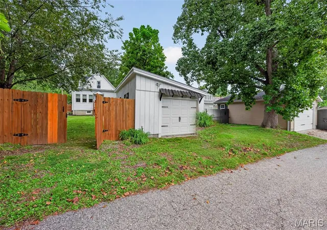 24th image of 118 Lindenwood Ave, Saint Charles, MO 63301 | MLS# MIS26052491