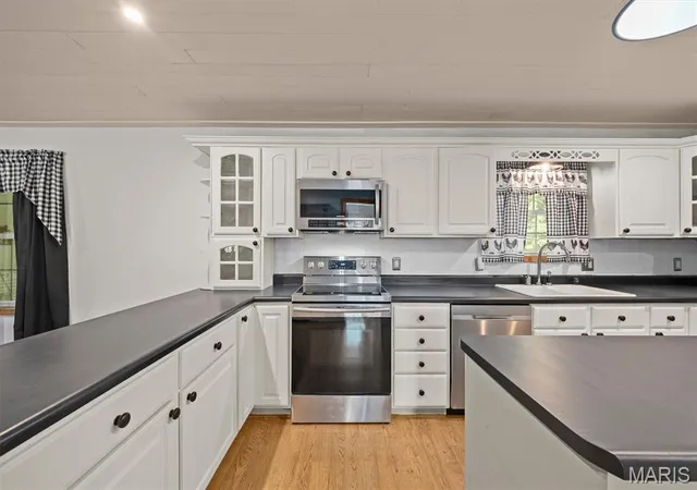 Photo 4 of Single family home for sale at 5766 Marine Rd, Alhambra, IL 62001 | MLS# MIS26052499 | Listing updated on 2026-10-06