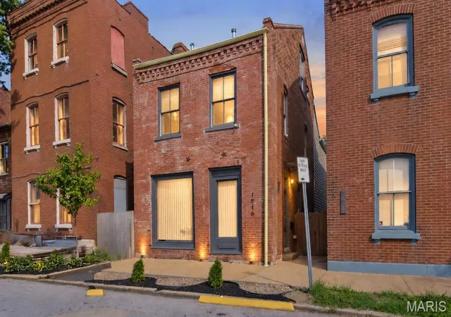 Single family home for sale at 1916 S 12Th St, Saint Louis, MO 63104 | MLS# MIS26052500