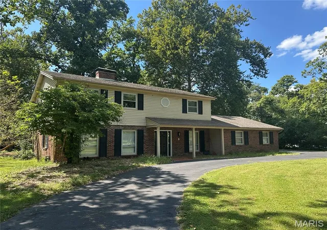 Single family home for sale at 15 Chamblee Ln, Saint Louis, MO 63141 | MLS# MIS26052501 | Listing updated on 2026-09-22