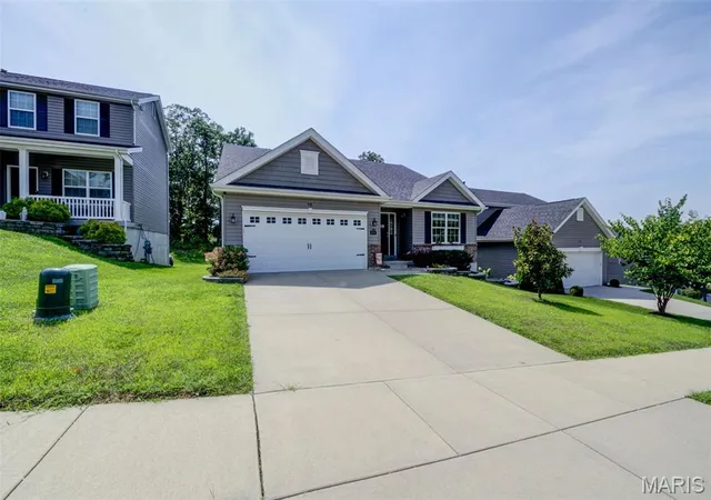 Photo 3 of Sale Pending at 418 Dusty Brook Dr, O Fallon, MO 63366 | MLS# MIS26052509 | Listing updated on 2026-08-20