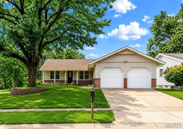 image of 12732 Glenage Dr, Maryland Heights, MO 63043 | MLS# MIS26052513