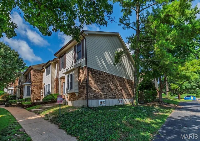 2nd image of 2533 Grayford Walk, Saint Louis, MO 63129 | MLS# MIS26052521