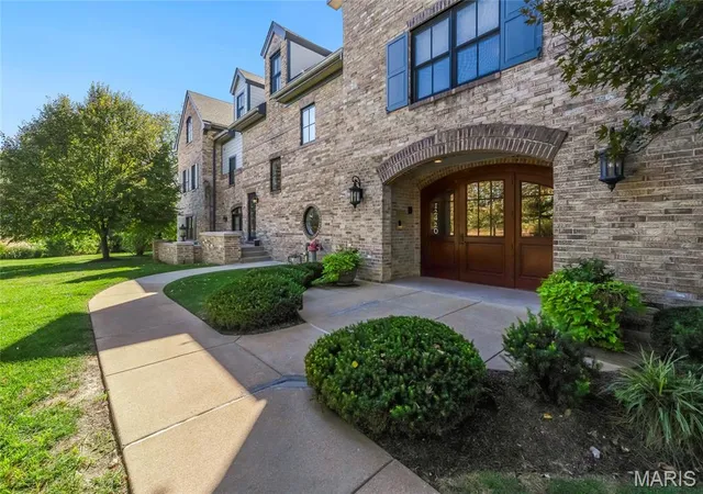 Listing Photo 2 - Condo for sale in building located at 12420 Rott Rd, Sunset Hills, MO 63127 - Unit #3A