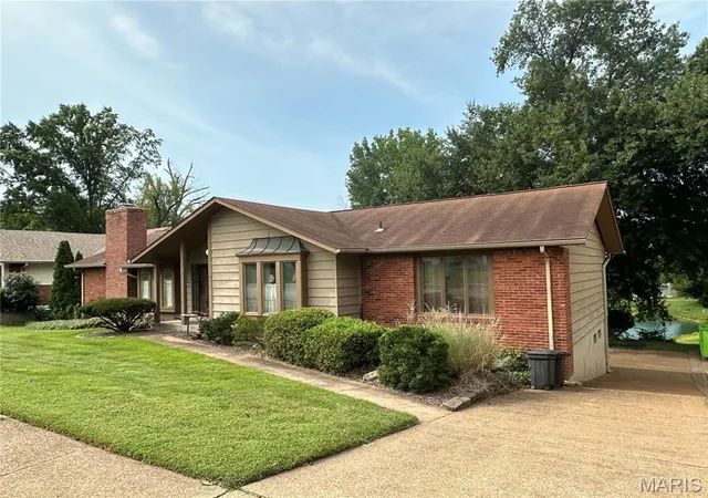 Photo 2 of Single family home for sale at 681 Henry Ave, Manchester, MO 63011 | MLS# MIS26052523 | Listing updated on 2026-09-07