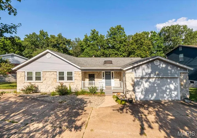 Photo 1 of Single family home for sale at 125 Strecker Rd, Ellisville, MO 63011 | MLS# MIS26052528 | Listing updated on 2026-09-02