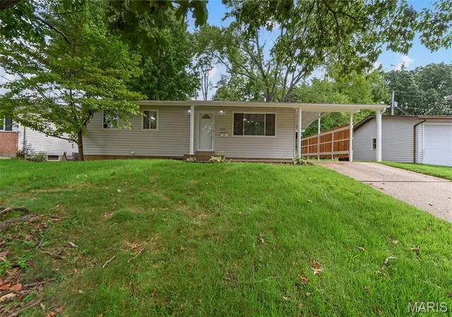 Photo 1 of Single family home for sale at 2065 Tahoe Dr, Florissant, MO 63031 | MLS# MIS26052551 | Listing updated on 2026-09-28