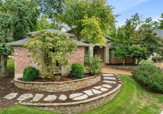 Photo 3 of Sale Pending at 14360 Cedar Springs Dr, Chesterfield, MO 63017 | MLS# MIS26052560 | Listing updated on 2026-10-02