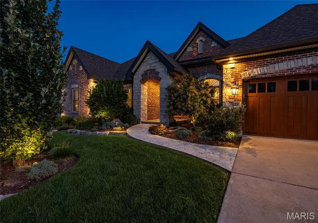 Photo 2 of Sale Pending at 428 Fort Saratoga, Saint Charles, MO 63303 | MLS# MIS26052562 | Listing updated on 2026-08-24