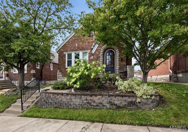 Photo 3 of Sale Pending at 6572 Mardel Ave, Saint Louis, MO 63109 | MLS# MIS26052564 | Listing updated on 2026-08-29