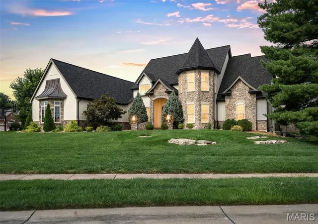 Photo 1 of Sale Pending at 107 Pl De Yeager, Lake Saint Louis, MO 63367 | MLS# MIS26052569 | Listing updated on 2026-08-29
