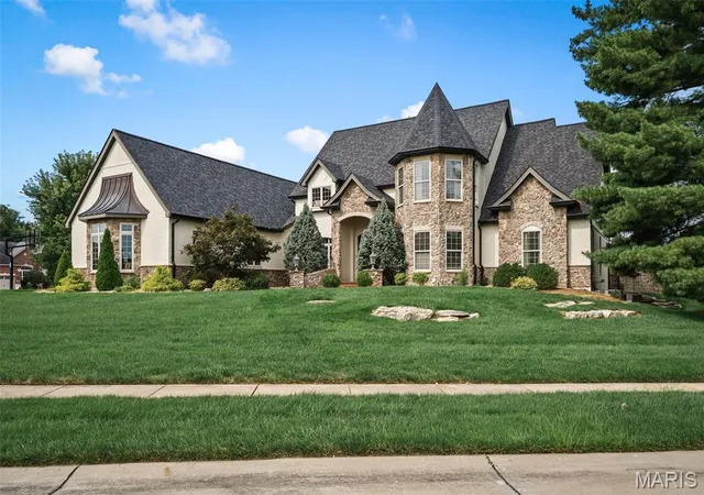 Photo 2 of Sale Pending at 107 Pl De Yeager, Lake Saint Louis, MO 63367 | MLS# MIS26052569 | Listing updated on 2026-08-29