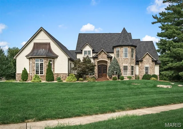 Photo 3 of Sale Pending at 107 Pl De Yeager, Lake Saint Louis, MO 63367 | MLS# MIS26052569 | Listing updated on 2026-08-29