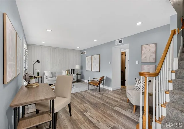 3rd image of 1662 Herault Pl #208, Saint Louis, MO 63125 | MLS# MIS26052575