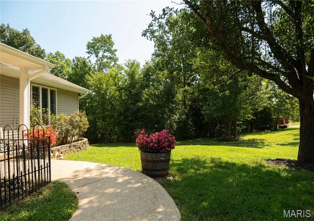 Photo 3 of Single family home for sale at 13525 Hwy 60, Poplar Bluff, MO 63901 | MLS# MIS26052580 | Listing updated on 2026-08-20