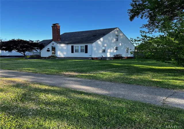 4th image of 2240 Lynch Ave, Granite City, IL 62040 | MLS# MIS26052583