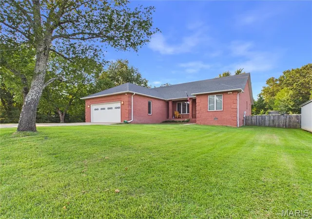 1st image of 3001 Charlton Ln, Poplar Bluff, MO 63901 | MLS# MIS26052589