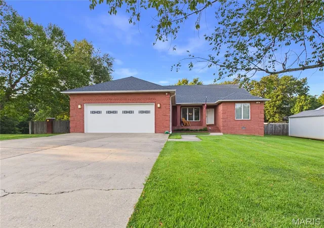 2nd image of 3001 Charlton Ln, Poplar Bluff, MO 63901 | MLS# MIS26052589
