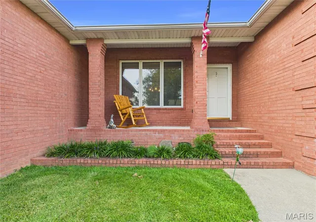 Photo 3 of Sale Pending at 3001 Charlton Ln, Poplar Bluff, MO 63901 | MLS# MIS26052589 | Listing updated on 2026-09-03