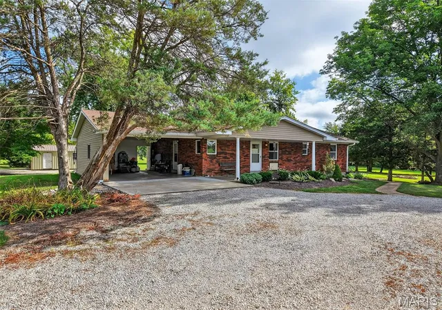 Photo 3 of Single family home for sale at 451 E Hwy N, Wentzville, MO 63385 | MLS# MIS26052590 | Listing updated on 2026-08-20
