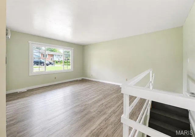 Photo 2 of Single family home for sale at 5 Beatrice Ct, East Alton, IL 62024 | MLS# MIS26052595 | Listing updated on 2026-09-28